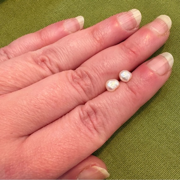 Elegant Freshwater Pearl Stud Earrings - Picture 2 of 4